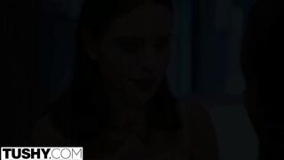 Lana Rhoades seggét egy néger krapek kúrja