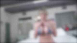 Dee Williams az óriás mellű milf