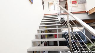 Csöcsös világos szőke nőci hátsó bejáratba dugva