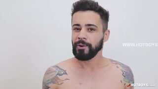 Spanyol srácot döngetik a méretes farkú csoki pasik