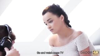 Tini picsa és az idős krapek