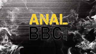 Anna De Ville élvezi a hatalmas kárót
