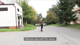 Világos Szőke tini csajszi a raktárban baszik