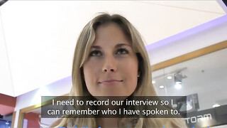 Jennifer pénzért a autóban szexel