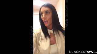August Ames muffját néger pasi döngeti