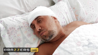 Brazzers - Brooklyn Gray szőrös puncija megrakva