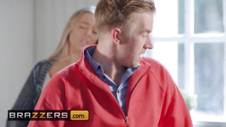 Brazzers - Petite Princess Eve és hatalmas fütykös