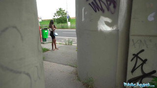 Public Agent - Csöcsös barna csaj pénzért baszik