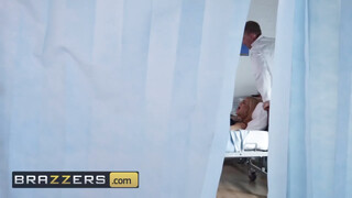 Brazzers - Bonnie Rotten popsijában az óriás hímtag