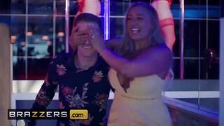 Brazzers - Blanche Bradburry szereti a méretes pélót