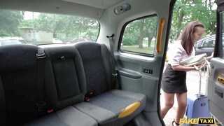 Fake Taxi  - Méretes keblű fiatal kisasszony megkúrva