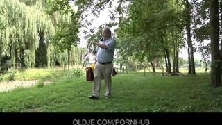 Oldje - Vén pasi döngeti a tini spinét