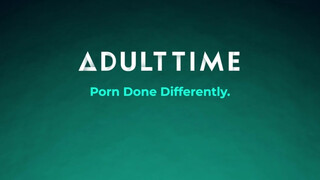 ADULT TIME - méretes cickós világos szőke méretes keblű barnával ollózik és kefél