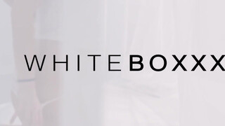 WHITEBOXXX - Clea Gaultier a szexy francia spiné