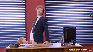 Pont ilyen ez irodai etikett - Brazzers