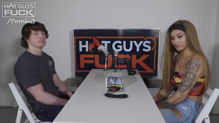 Latin Amerikai tini lány és a sportos pasi - Hot Guys Fuck