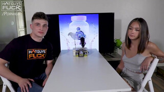 Tini kicsike mellű bige és a tetovált csávó - Hot Guys Fuck