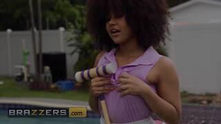 Brazzers - Nina Diaz megbaszatja magát a fiatal csávóval