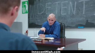 InnocentHigh - Izzy Bell a tanár előtt közösül