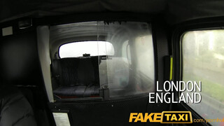 FakeTaxi - méretes cickós debella picsa a taxiban