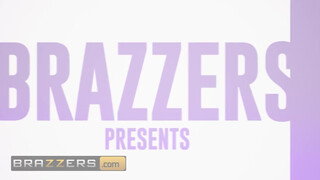 Brazzers - Katie Kush a kurva szemüveges kisasszony