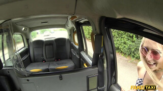 Fake Taxi - Fiatal csajszi segget nyal