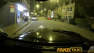 FakeTaxi - Tia Layne megkúrelva a taxiban