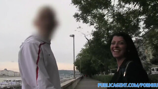 PublicAgent - Vivien Bell a szexy roma csaj