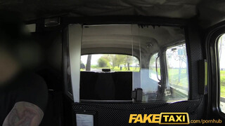 FakeTaxi - ártatlan pici tini bige és a vastag hímvessző