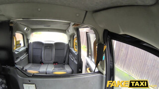 Fake Taxi - Rina Ellis a izgató sulis csajszi