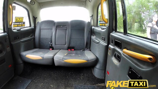 Fake Taxi - Csöcsös csajszi kefél a hátsó ülésen