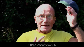 Idős tata hátsó bejáratba reszeli a gyönyörű tinit