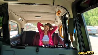 Fake Taxi - Sportos nőci megdöngetve a taxiban