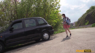 Fake Taxi - 18 éves kiscsaj lovagol a faszon