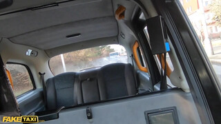 Fake Taxi - Didi Zerati a hatalmas keblű francia hölgyemény