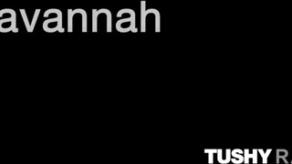 TUSHYRAW - Savannah Bond fenekébe csoki pélót tolnak