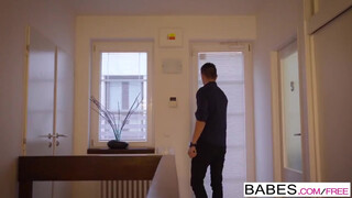 Babes - Paula Shy a méretes keblű nőci
