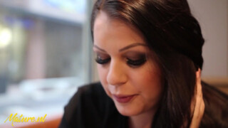 Anissa Jolie a méretes tőgyes milf