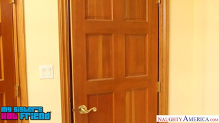 Fullos fiatal méretes tőgyes latina nőci - Naughty America