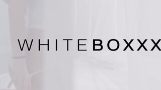 WhiteBoxxx - Renata Fox a méretes seggű orosz hölgyemény