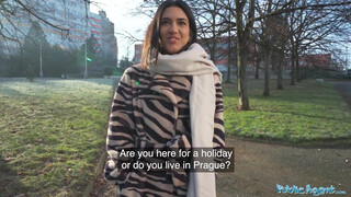 Public Agent - Lena Coxx borotvált picsája megkefélve