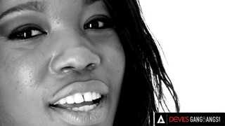 DevilsGangbangs - Mya Mays és a 4 fehér nyeles aszpirin