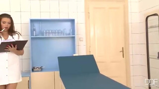 Csöcsös nővérke análba baszva