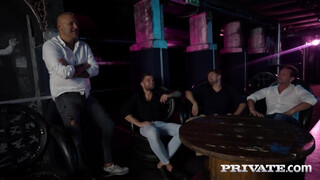 Private com - Tiffany Rousso és Cherry Kiss négy hapsival kúr