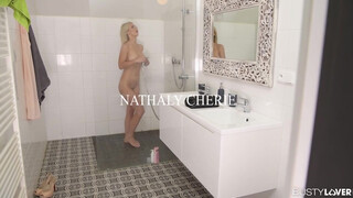 Nathaly Cherie picsája és hátsója is bekúrva