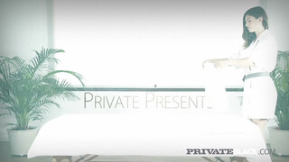 PrivateBlack - Julia Rocka a izgató masszőr kisasszony