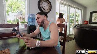 BANGBROS - Crystal Chase a nagy didkós latin amerikai kiscsaj
