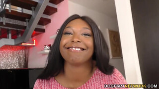 Rachel Raxxx az óriás tőgyes csoki milf