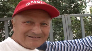 Gyuribácsi és a haverja kúrják a csajszit