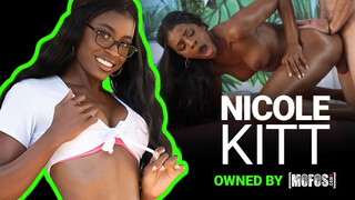 Mofos - Nicole Kitt a szexy méretes csöcsű néger spiné